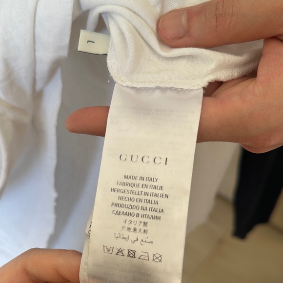 Gucci White Tee with Iconic Stripe Logo - Picture 5 of 5